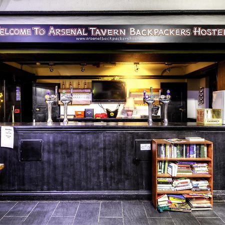 Arsenal Tavern Hostel ロンドン エクステリア 写真