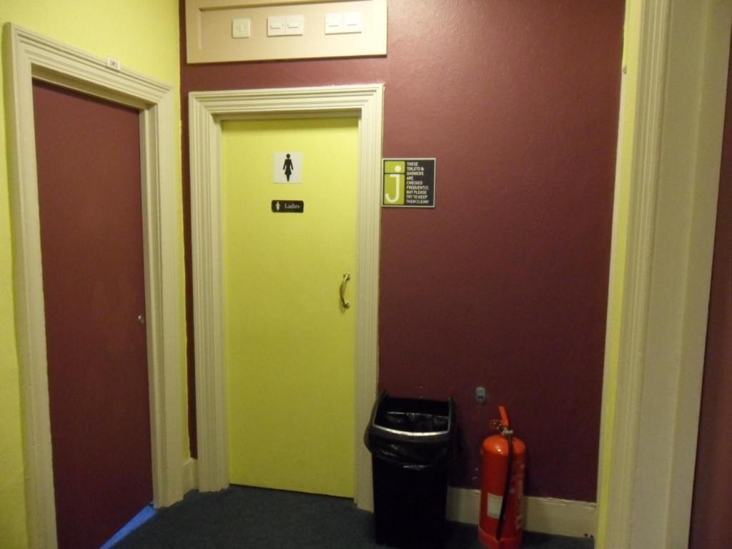 Arsenal Tavern Hostel ロンドン エクステリア 写真