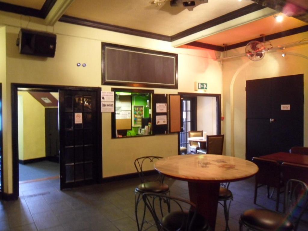 Arsenal Tavern Hostel ロンドン エクステリア 写真
