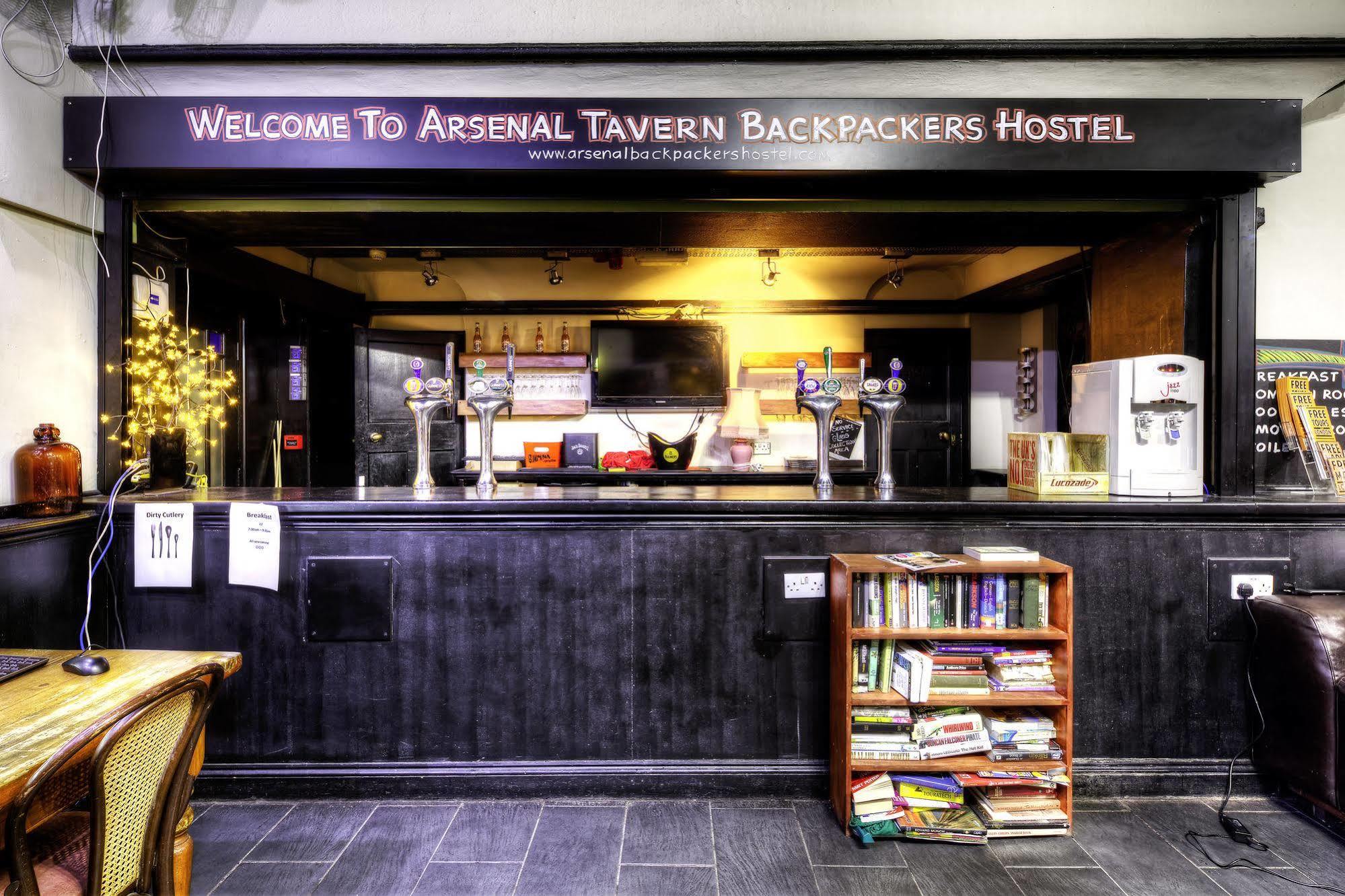 Arsenal Tavern Hostel ロンドン エクステリア 写真